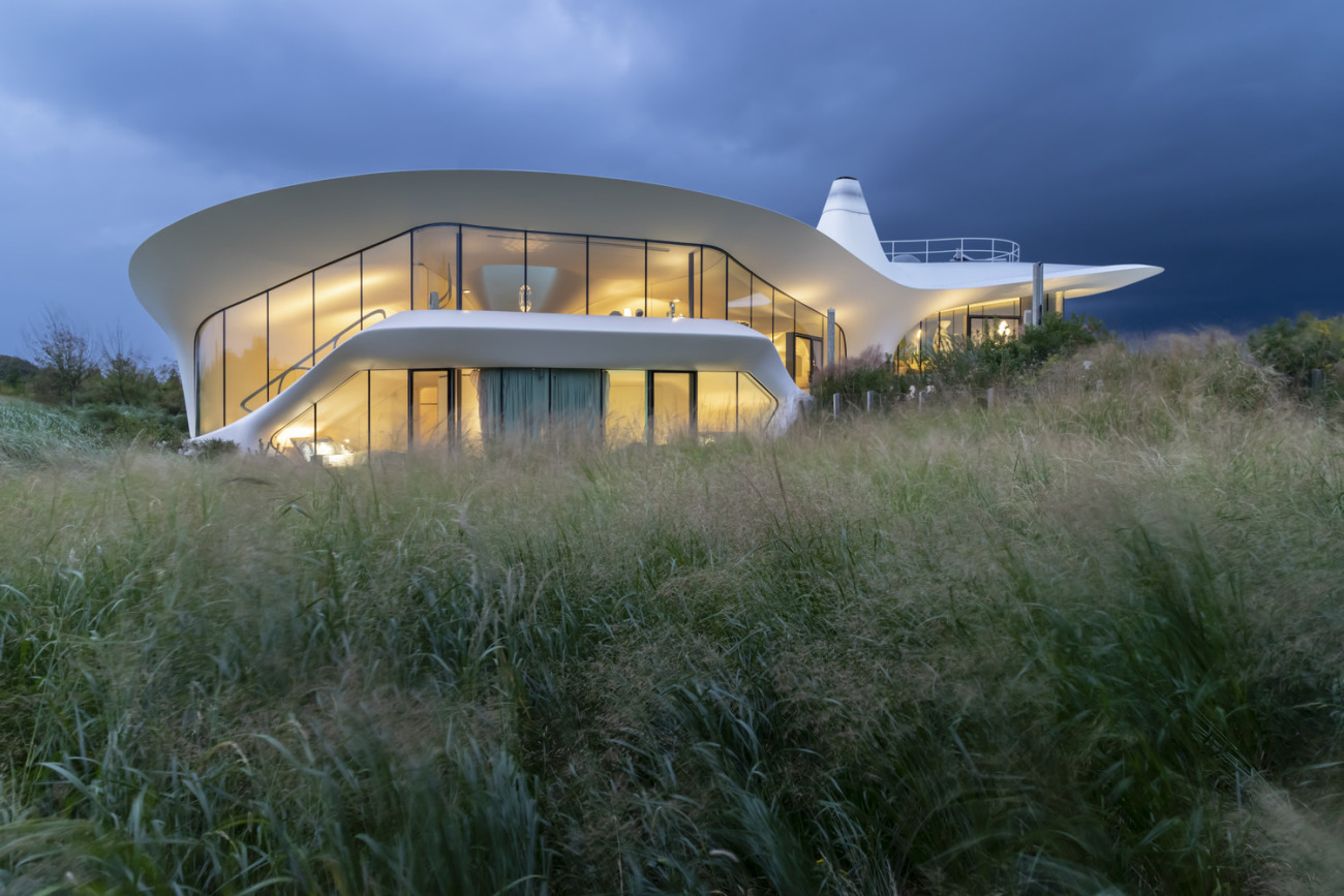 Unique East Hampton Blue Dream House Exterior