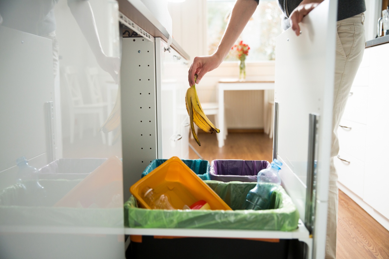 Kitchen trash cabinet pull out