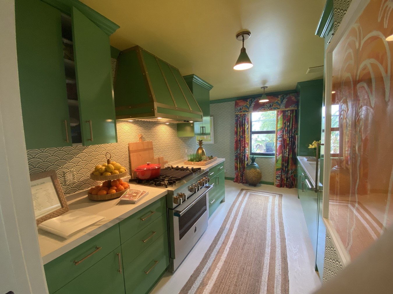 Poor layout kitchen decor