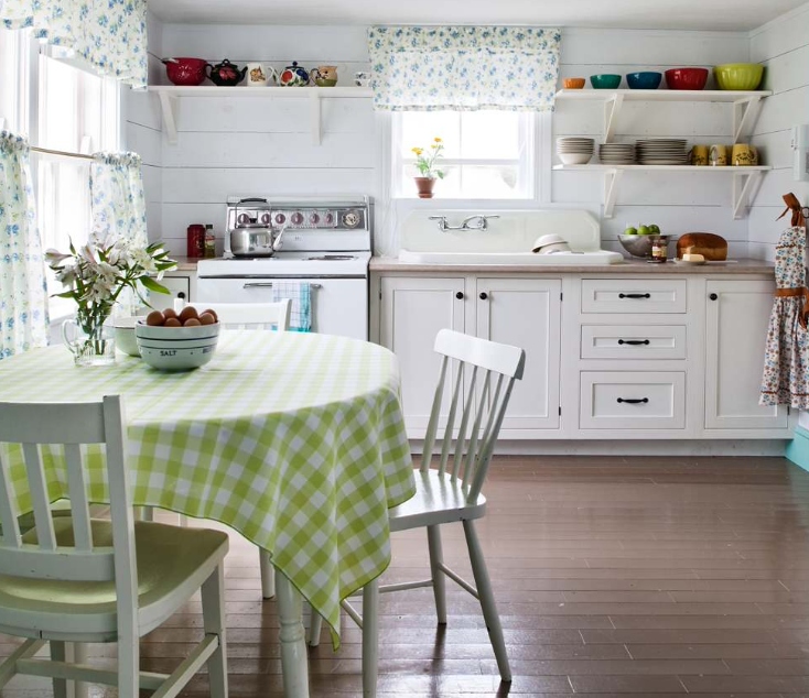 Cottage table cloth